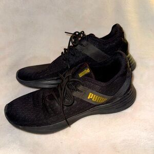 Women’s puma size 10